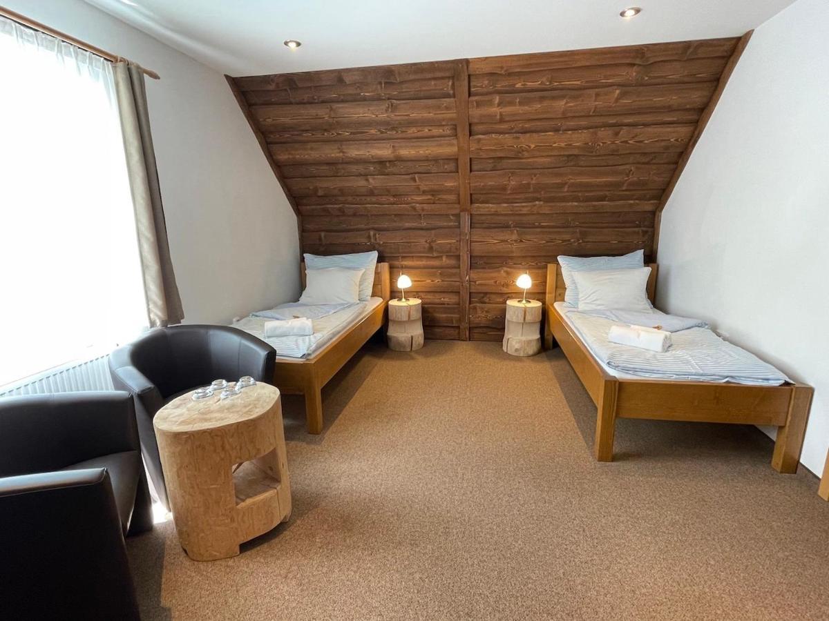 Hotel Kristian Kubova Huť Dış mekan fotoğraf