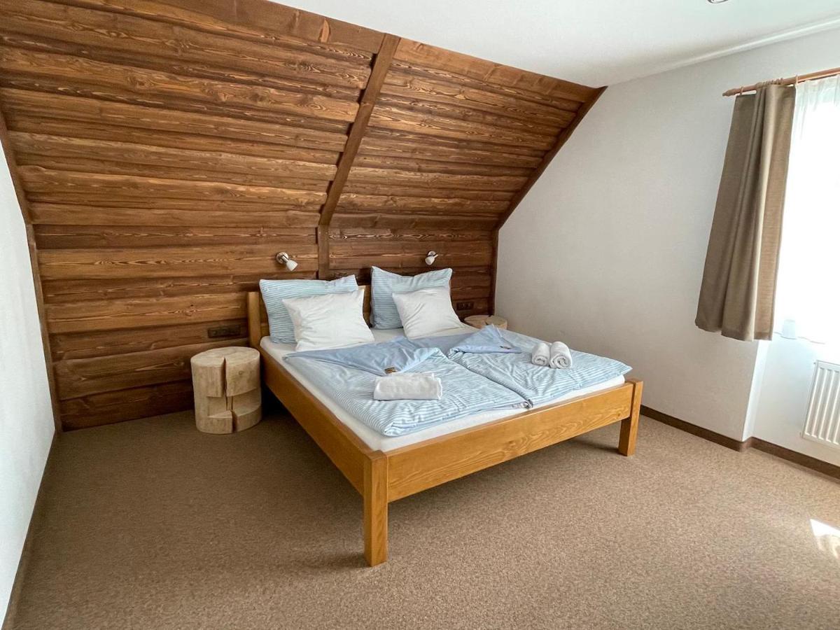 Hotel Kristian Kubova Huť Dış mekan fotoğraf