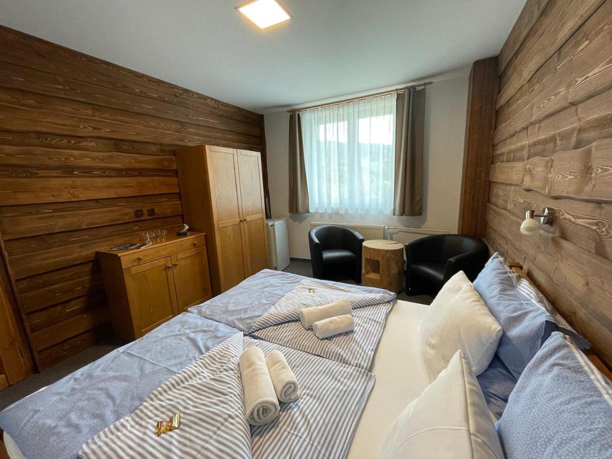 Hotel Kristian Kubova Huť Dış mekan fotoğraf