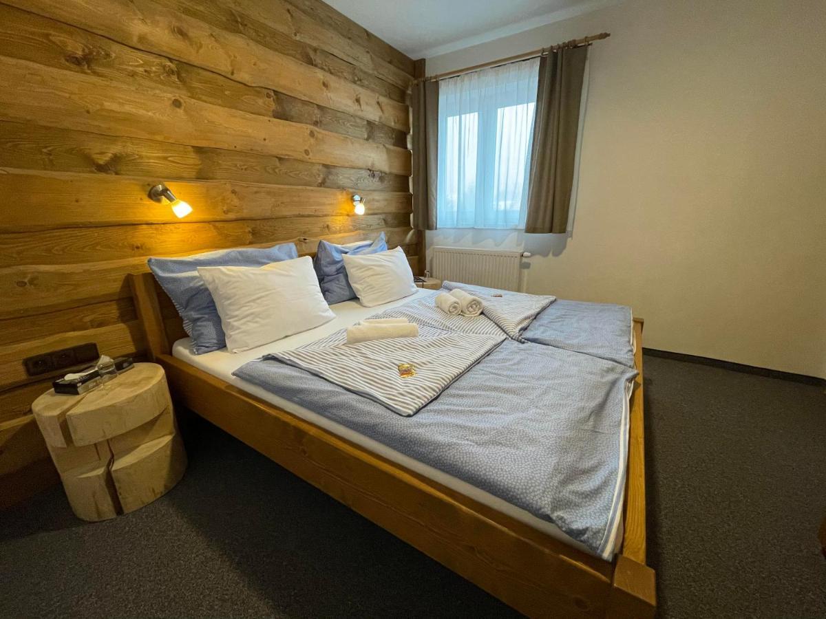 Hotel Kristian Kubova Huť Dış mekan fotoğraf