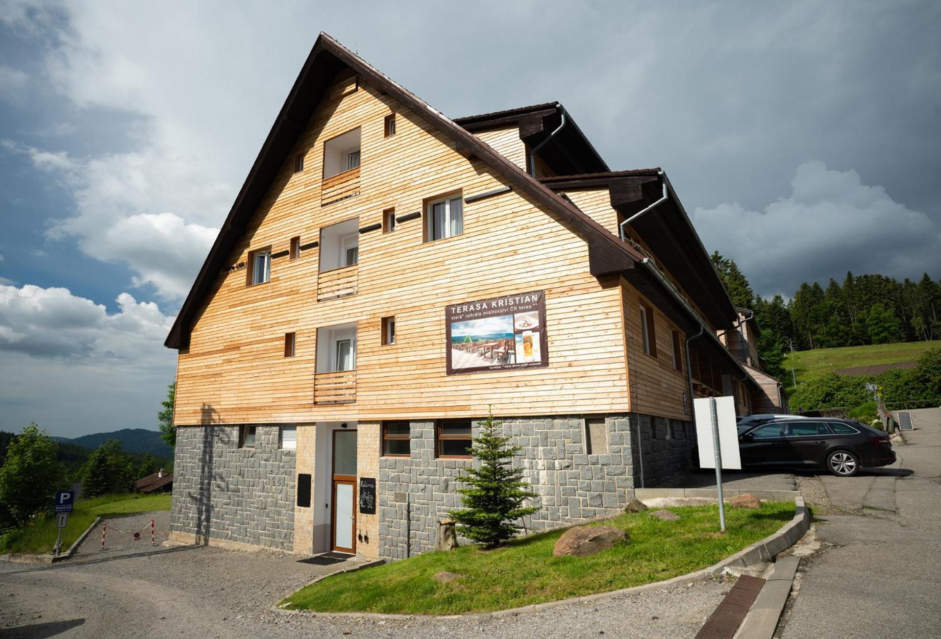 Hotel Kristian Kubova Huť Dış mekan fotoğraf