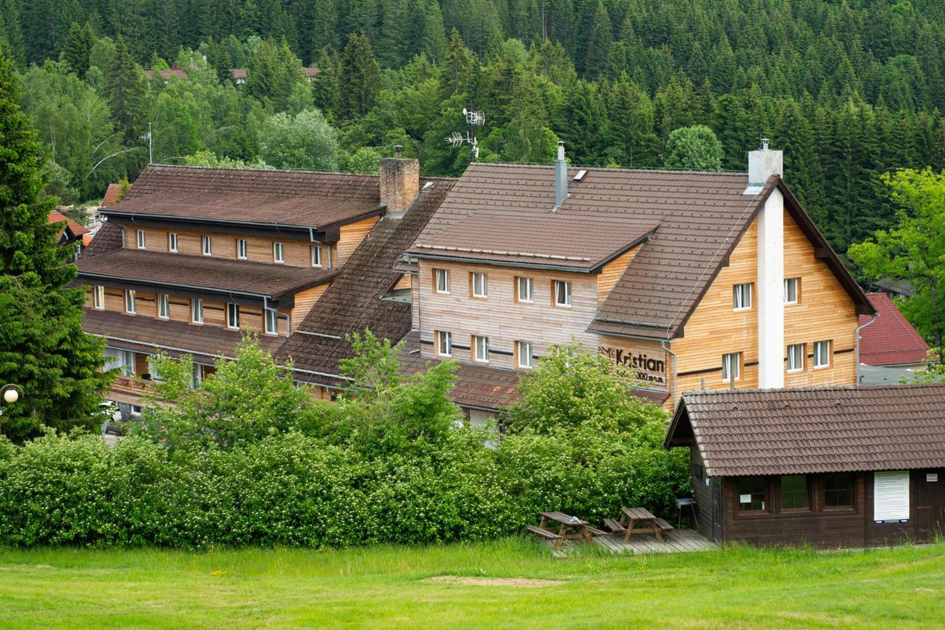 Hotel Kristian Kubova Huť Dış mekan fotoğraf