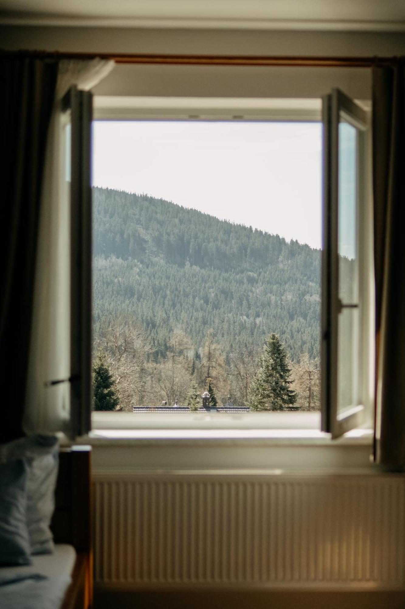 Hotel Kristian Kubova Huť Dış mekan fotoğraf