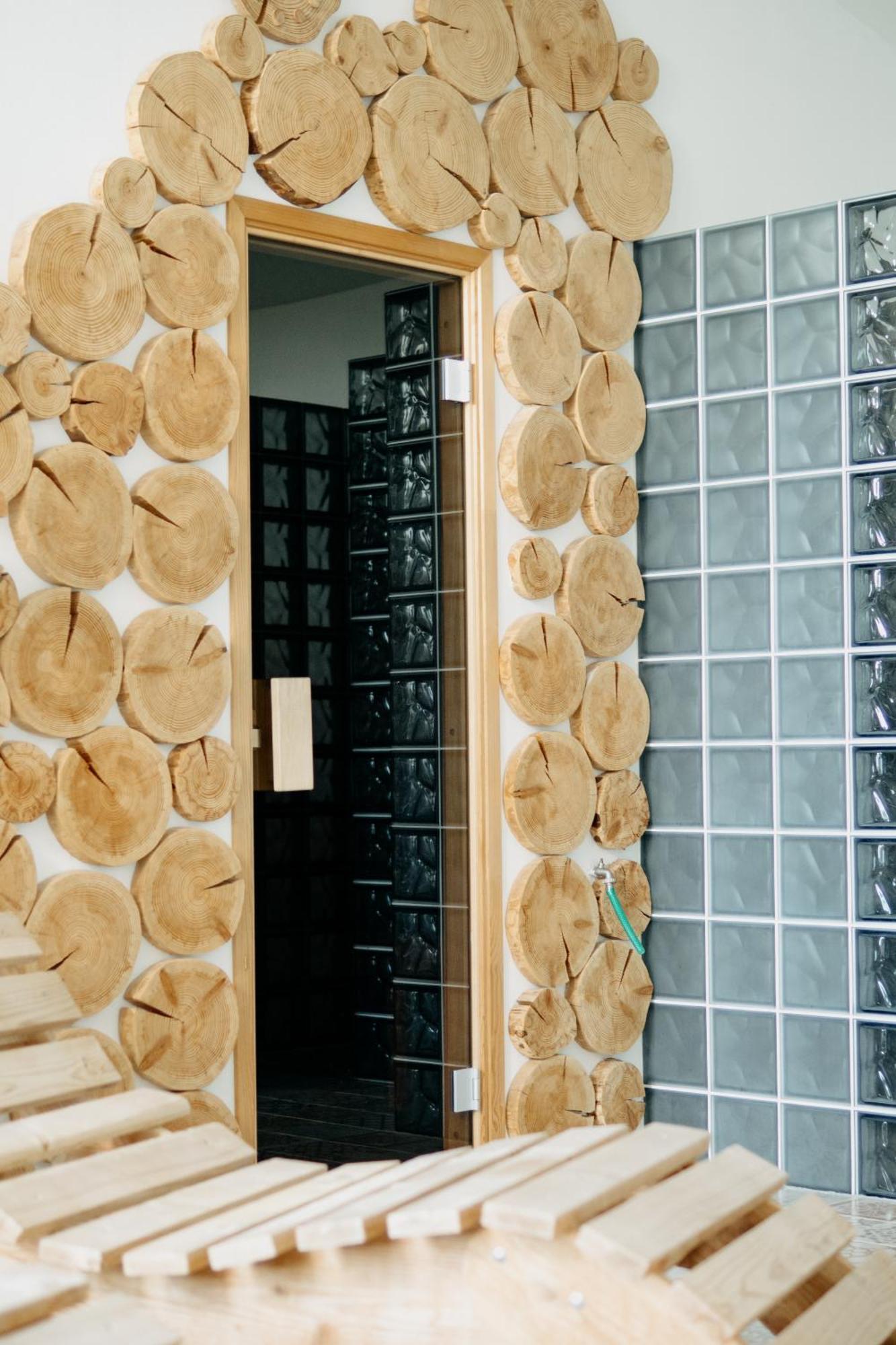 Hotel Kristian Kubova Huť Dış mekan fotoğraf