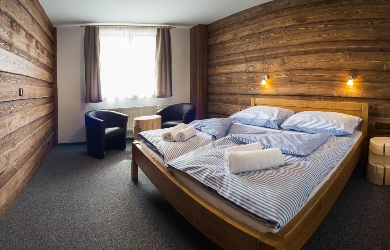 Hotel Kristian Kubova Huť Dış mekan fotoğraf