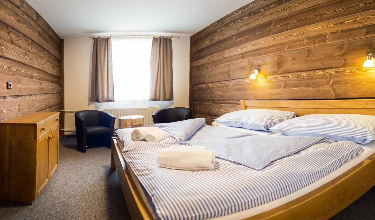 Hotel Kristian Kubova Huť Dış mekan fotoğraf