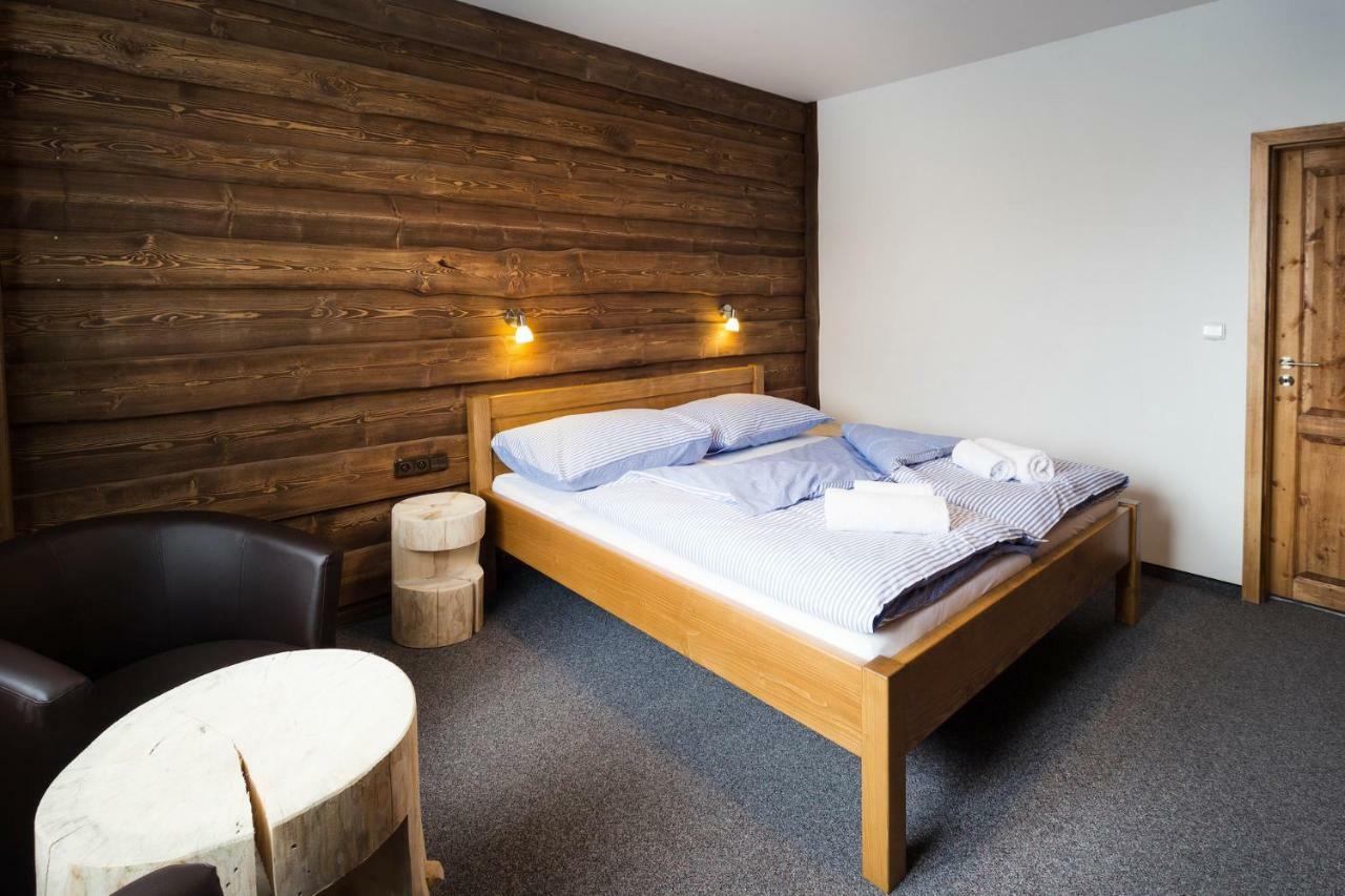 Hotel Kristian Kubova Huť Dış mekan fotoğraf
