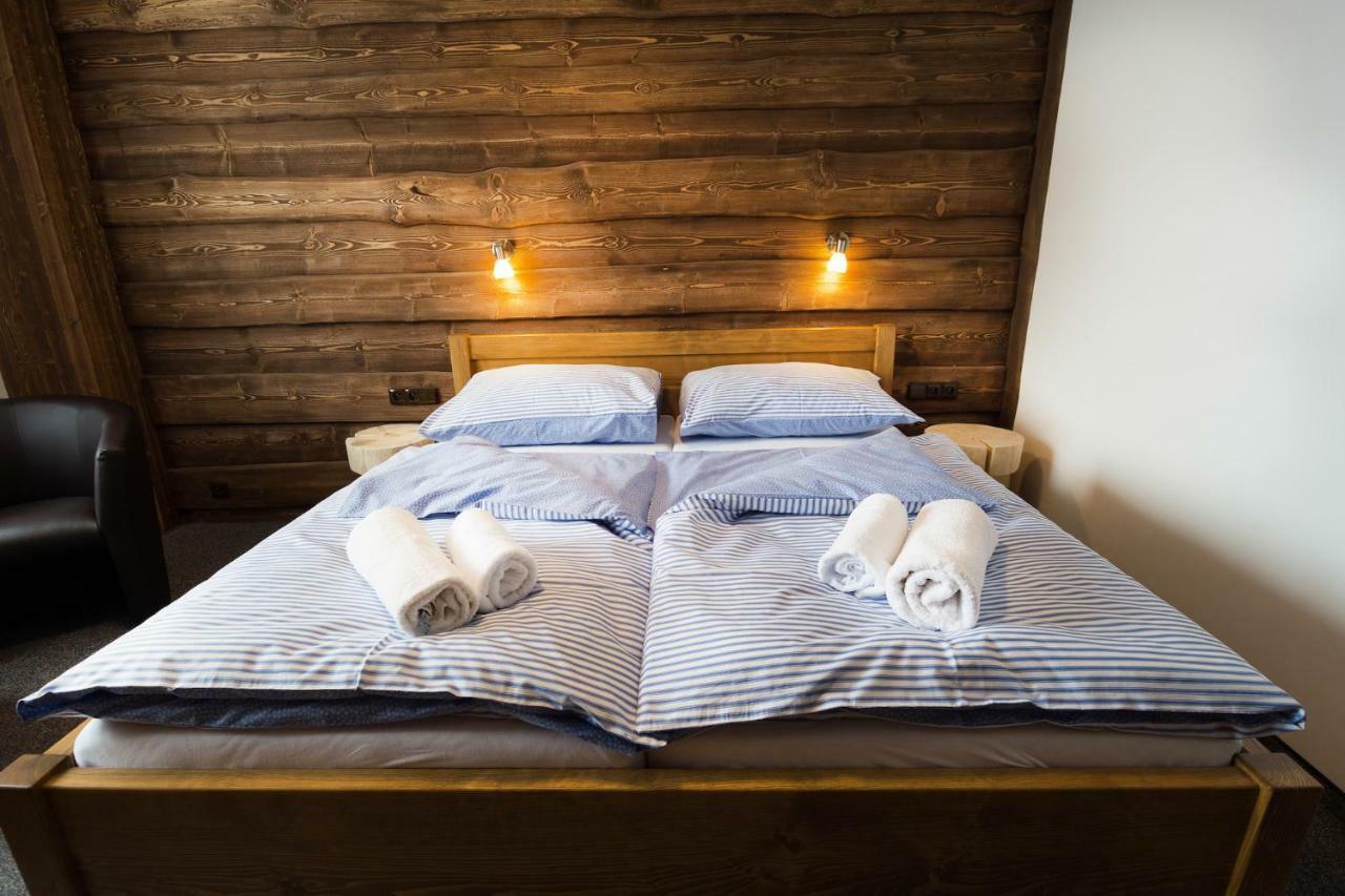 Hotel Kristian Kubova Huť Dış mekan fotoğraf